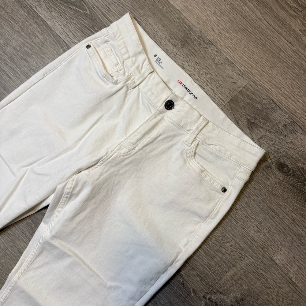 •LIZ CLAIBORNE• SARA MID RISE SLIM LEG JEANS - Picture 3 of 5
